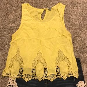Fun flirty top! 💛🤩